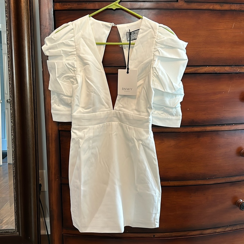Mini white dress with puffy sleeves
